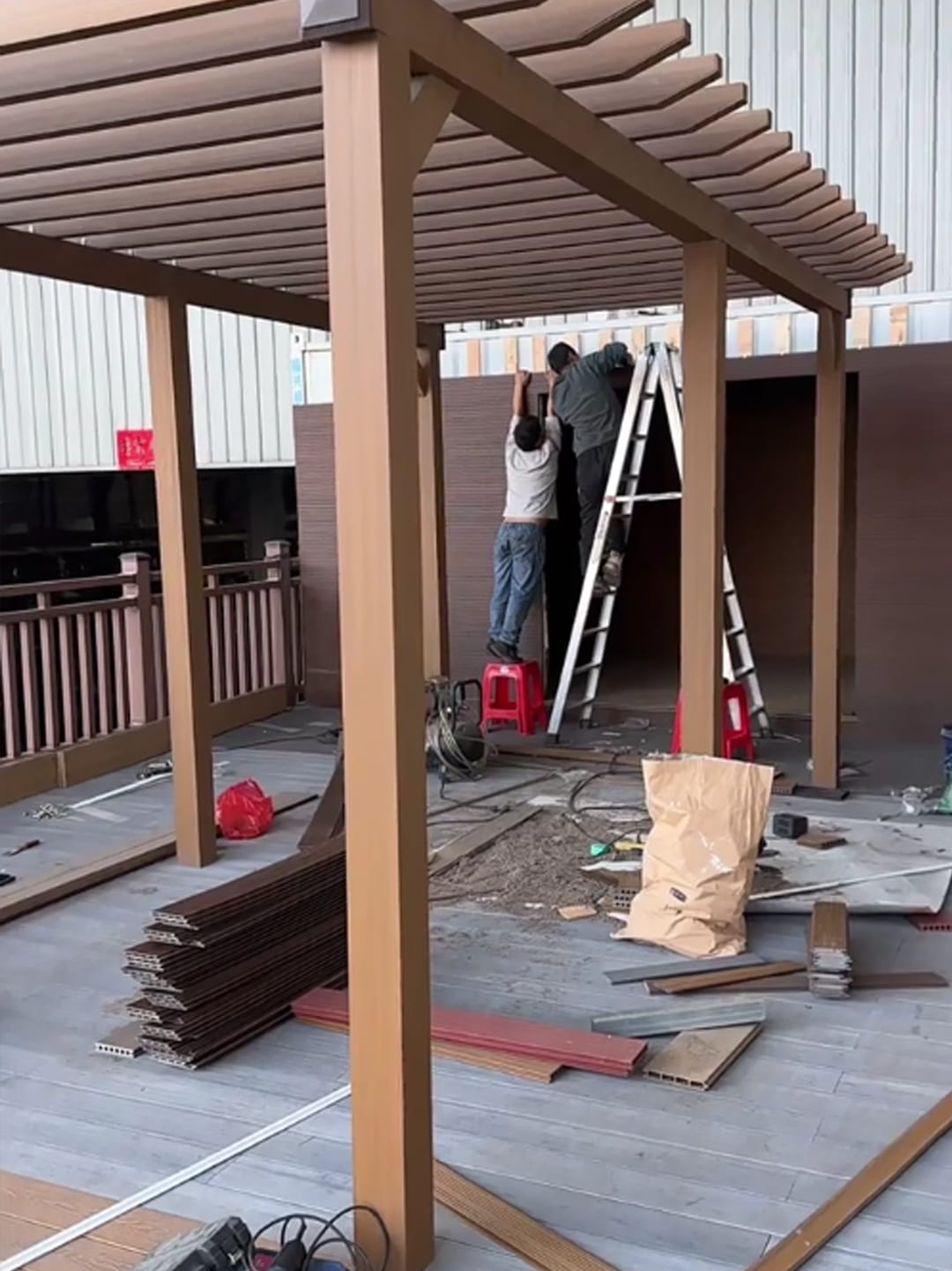 Necowood 2026 B2B-Beschaffungsleitfaden: WPC-Terrassendielen, ASA-Verkleidungen und SPC-Bodenbeläge direkt ab Werk aus China